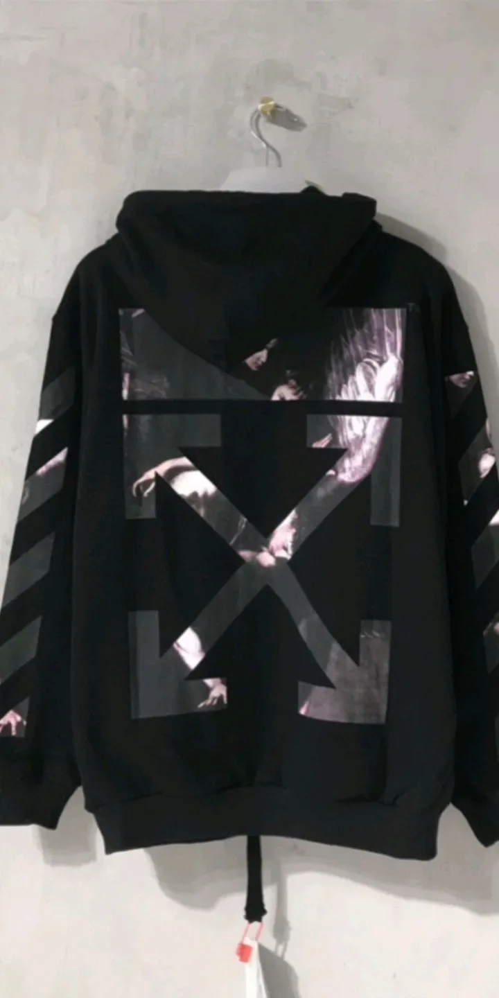 Real shot of the video - the top tested version OFF WHITE OW, the tested Angel Wings Virgin Mary religious oil painting, men's and women's round neck zipper cardigan sweatshirt. The A mark on the collar is a 3M reflective mark, a customized model, not an embroidery mark. First look at the appraisal.  The Renaissance-themed Caravaggio Madonna oil painting is inspired by one of Caravaggio's famous oil paintings, with a strong religious color! World treasures, top-notch paintings, and walking art pieces follow the original craftsmanship and use 5-color glue to create an effect. It is not offset printing, but many people on the market use Kornit direct inkjet instead. Whether it is the top version, touch the printing with your hand. The correct process is that it has a frosted feel. This is also a way to identify the uniqueness of the product. The fabric is 100% combed cotton terry fabric, 480 grams, ensuring the originality of the craftsmanship! Secondly, the tag rope of this model hangs from the collar tag, not the side rope. Customized auxiliary materials, complete accessories, consistent zp, hang tags, collar labels, and washed labels, feel free to compare!   Color: Black White Size Chart
